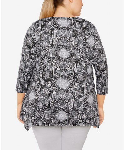 Plus Size Knit Kaleidoscope Print Top Black $17.22 Tops